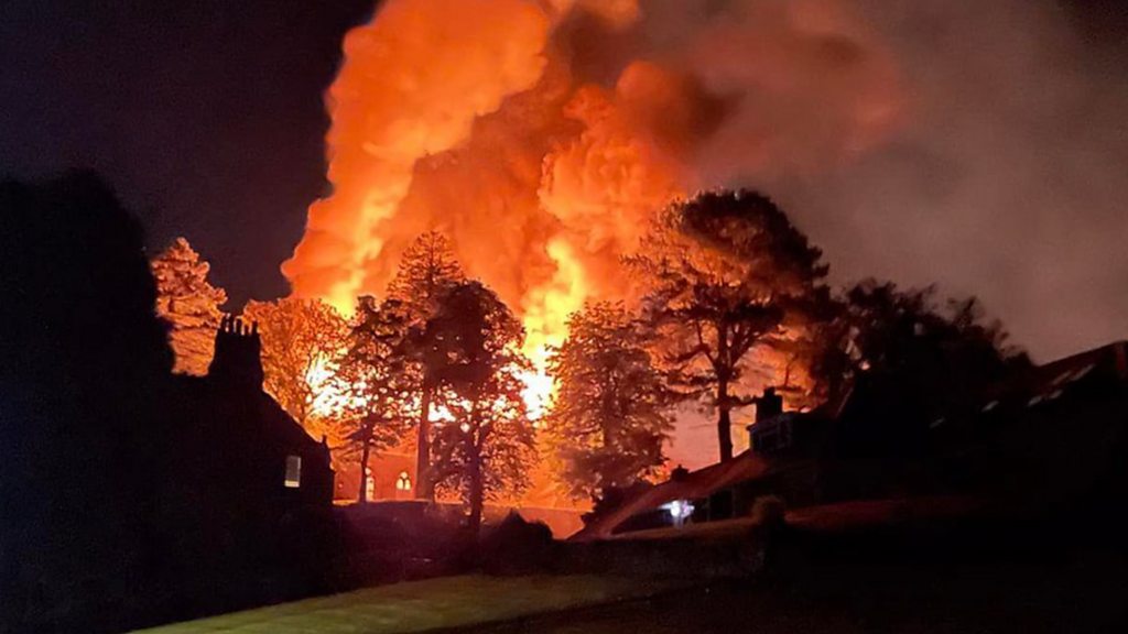 SamWamm85's tweet photo. We've been evacuated.
The farm is on fire.
The whole damn town is in danger. https://t.co/Sf70GHG8NX