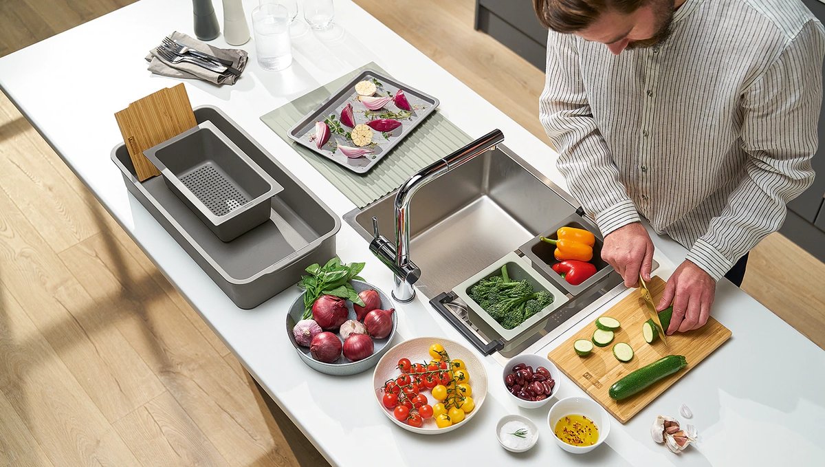Transform your kitchen sink into your ideal workstation with the Franke All-In accessory sets 🔪 Save time & space with their flexible food preparation systems 🥗 Including: strainers, chopping boards and drainers 🍴 bit.ly/42ecUh0

#franke #frankehomesolutions #mealprep