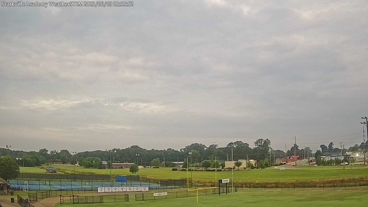 SAWeatherSTEM's tweet image. Starkville Academy at sunrise and it's 68.1 F.