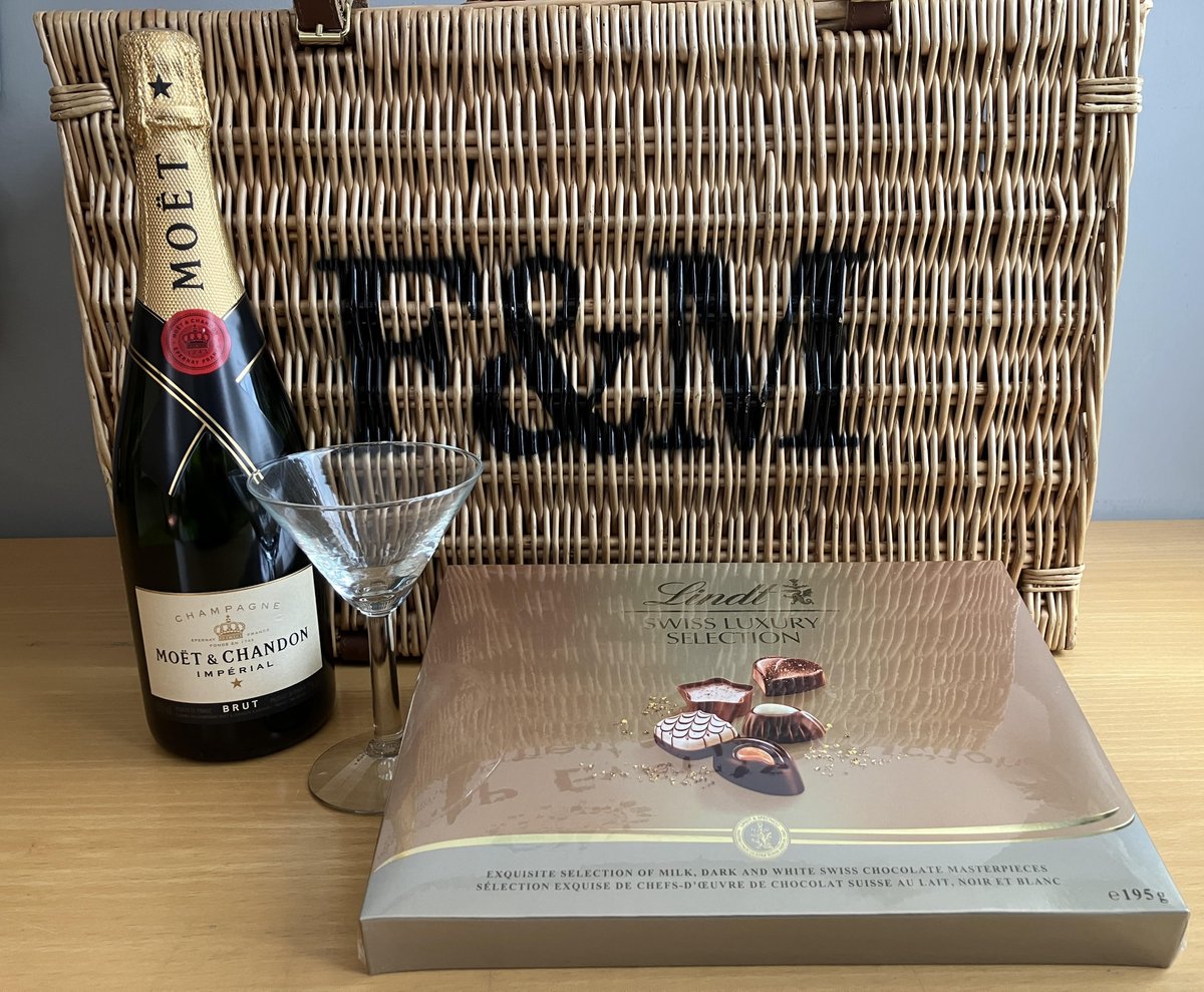 The spoils for tomorrows winning team...I love my job!
#luxuryevents #luxuryvenues #eventmanagement #eventprofs #teambuilding #teamengagement #crimedrama #murdermystery #dinnertheatre