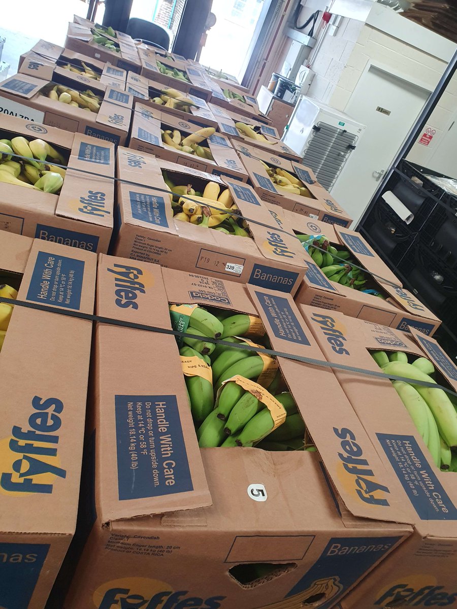 TheFoodWorksSHF's tweet photo. 🍌 We have just unloaded 9 pallets of surplus bananas into our warehouse that will be going straight out in the market. Please share any recipes or ideas you have. We're thinking banana ice cream for summer! 🍌 https://t.co/g8PoMQygXs
