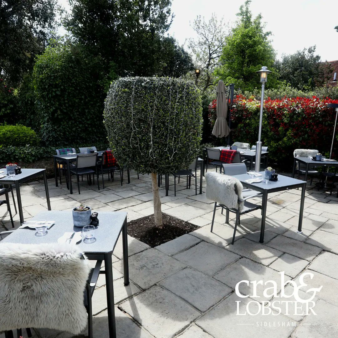 Make your weekend extra special with some #alfrescodining on the #terrace.☀️

Book your table online. 🗓️ buff.ly/2YJ5Fye