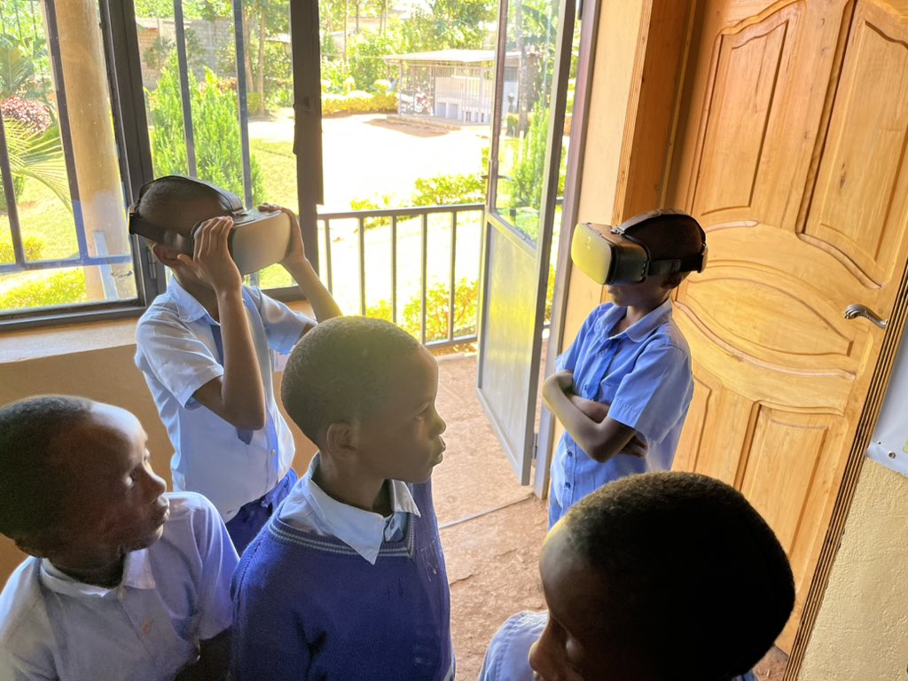 MrYTeacherGuy's tweet image. 😎P4 children from @ecpsRwanda loved exploring the Great Barrier Reef and walking along the New York skyline in Virtual reality today in lessons 

@WCLDProject 
@TaithWales 
@CMetEdStudies