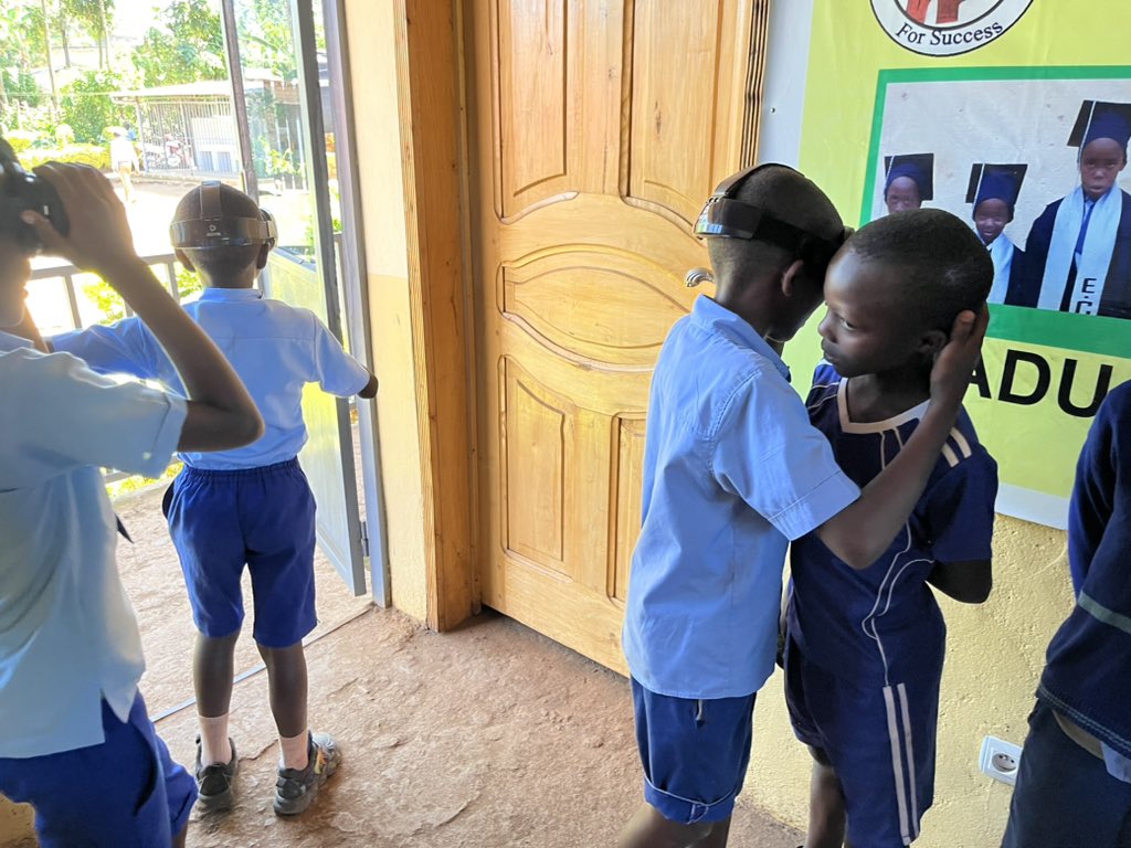 MrYTeacherGuy's tweet image. 😎P4 children from @ecpsRwanda loved exploring the Great Barrier Reef and walking along the New York skyline in Virtual reality today in lessons 

@WCLDProject 
@TaithWales 
@CMetEdStudies