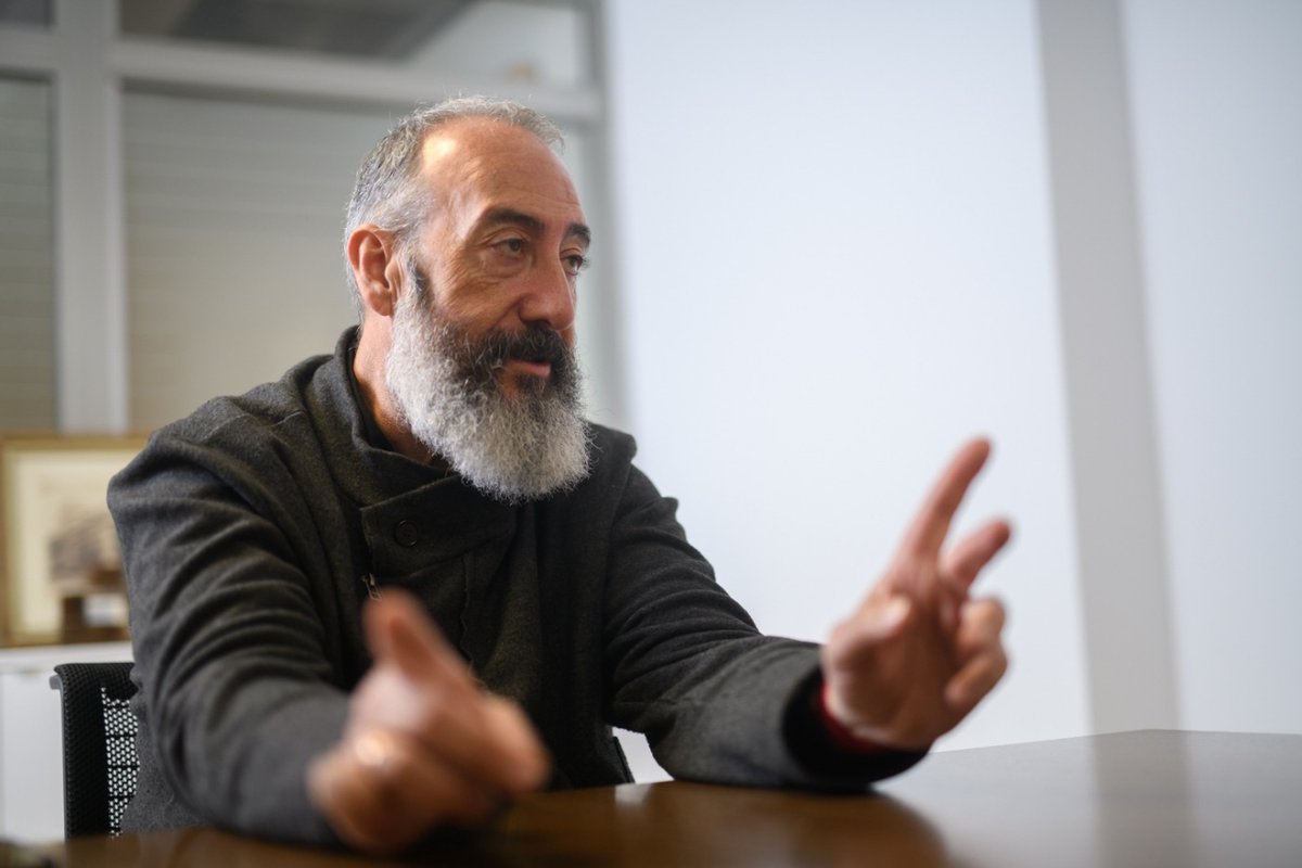 Estamos comprometidos con el entorno. 🌿 Por eso, antes de presentar cualquier proyecto, solicitamos estudios ambientales a consultoras independientes y con amplia trayectoria en ecología. Como explica nuestro CEO, su prioridad es frenar el #CambioClimático.

📷 Kike Taverner