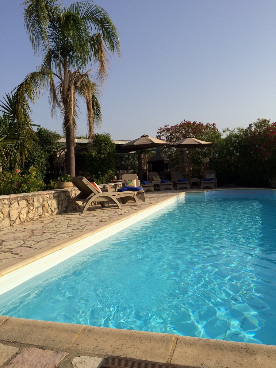 Due to the way bookings have gone (we try to be flexible!) + some recent changes to our own plans we can now offer our #PrivateVilla:
13-18 July (for a 4/5 night #ShortBreak)
1-9 September (7/8 night #Holiday)
#FridayFeeling #SummerVibes #Kefalonia #GreekIsland #Greece #Vacation