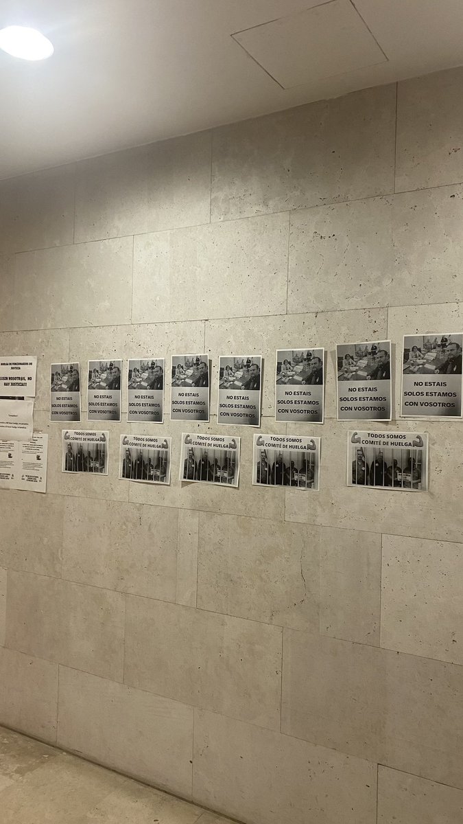 ladelavictoria's tweet photo. @EUCouncilTVNews @pilar_llop La Justicia en España está paralizada porque la Ministra se niega a negociar. Ha subido el sueldo a los Jueces y Fiscales, dejando a los trabajadores en la miseria. Tiene a un comité de Huelga encerrado en el Ministerio y se les niega comida y agua. Esto es España https://t.co/eJjZLu3cB5