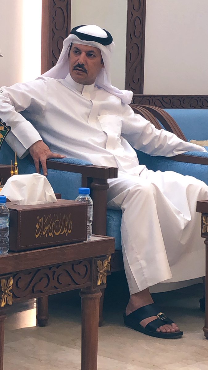 اسمنا بيّن ومنزالنا راس البيان
ياوسيعين الحناجر شحيحين الكفوف

ان تنصتنا المواجيب مسينا البطان
ماتعذرنا وقلنا ما طاعتنا الظروف

نتقدم ونعصب روسنا يوم الجبان
عاصبٍ يمناه ويشوف كنه ما يشوف

وكان جا لمزارق الطيب واهل الطيب شان
كم صبيٍ مالكينه بشيمه ومعروف

الشيخ النائب فهد بن جامع