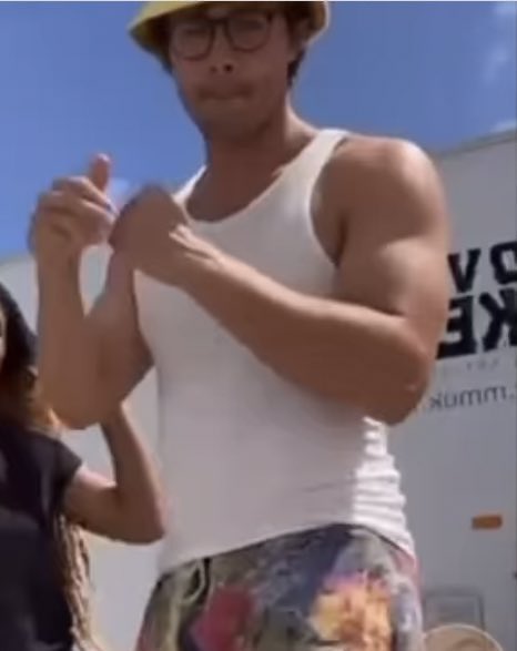 unchartedwters's tweet photo. not when jonah hauer king exists! https://t.co/Cykf06KEmm