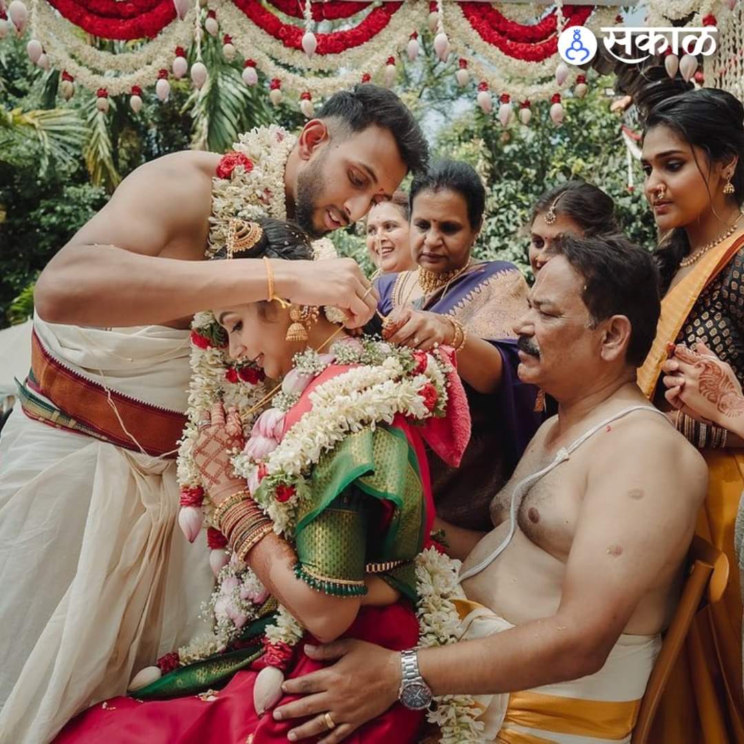 icsinsystems's tweet photo. वैदिक धर्म वालों न जाने दूल्हा को पुजारी की गोद में क्यों बैठा है?
वैदिक धर्म वालों यह कौन सी संस्कृति होती है? https://t.co/SUyTaHP5Ml
