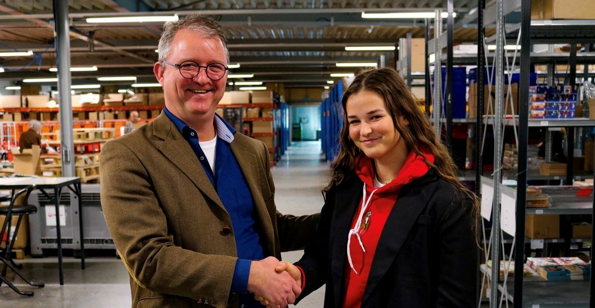 Als derde generatie familiebedrijf staan we bij Vogelaar bekend om onze sterke verbinding met onze klanten en onze toewijding aan het leveren van uitmuntende diensten. Met onze jarenlange ervaring hebben we bewezen dat Vogelaar het regelt, daarom zijn we de ideale partner voor u.
