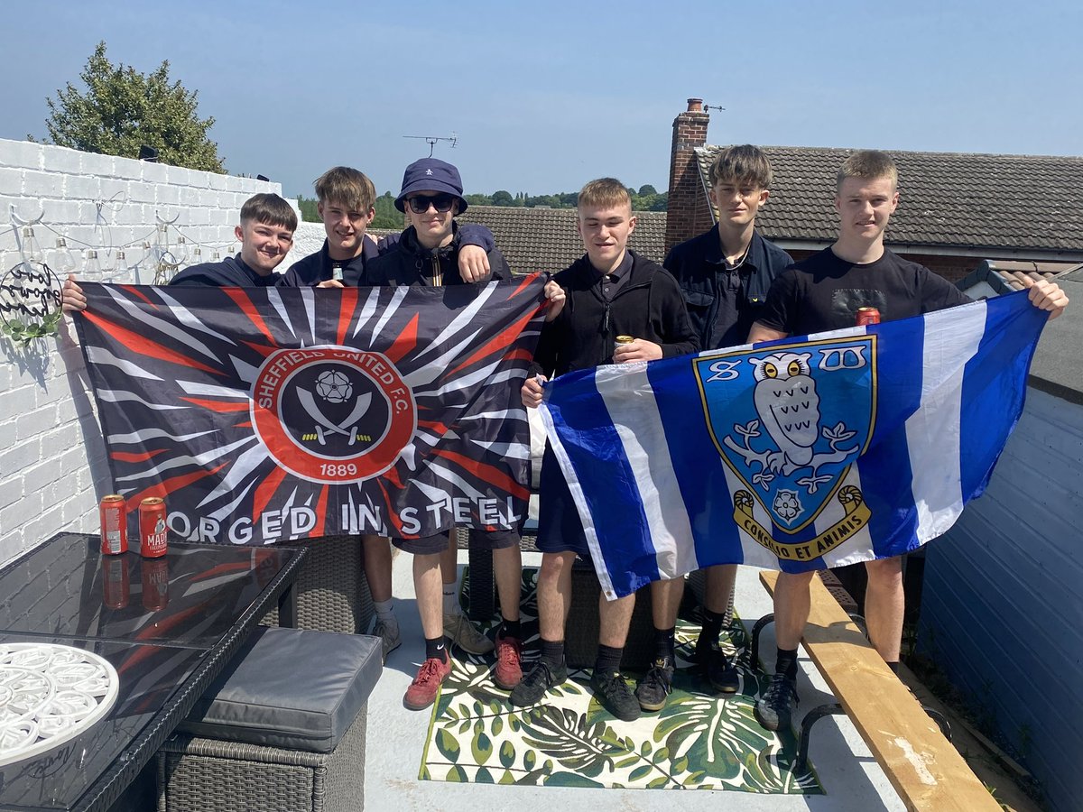 DylanBrx06's tweet photo. Courteeners (A) blades and owls Manchester bound x https://t.co/gPBqwGz5T5