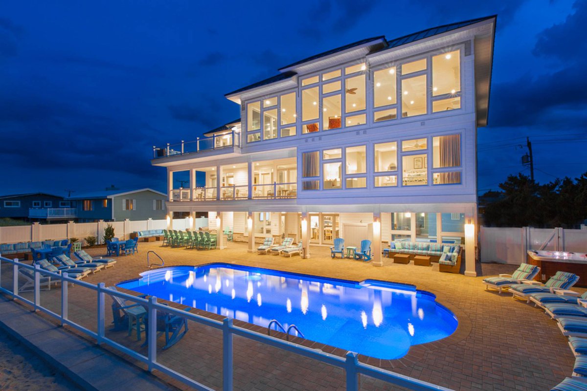 BraxtonCuller's tweet photo. @COASTALACCENT knows how to make sure everyone’s going to have somewhere to sit! Featuring our Gramercy Park group here. This whole house is an absolute stunner. Blue Horizon, in Sandbridge, VA sleeps 36 &amp; is available to rent via @sandbridgrealty . Swipe to see exterior view💙. https://t.co/EZ59NnqMic