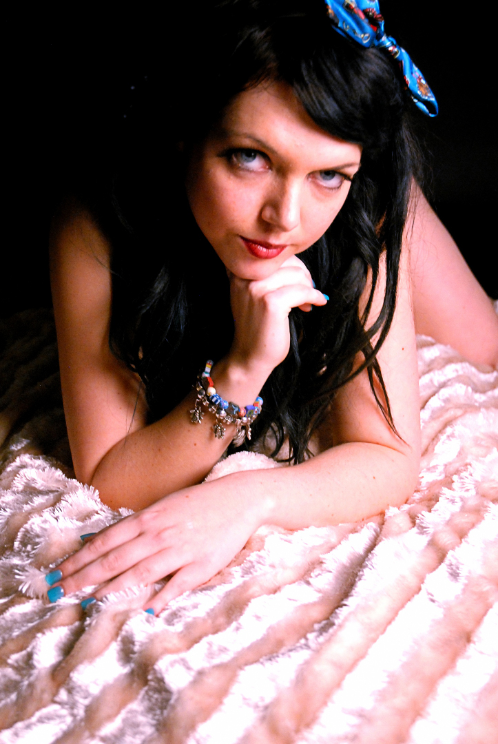 Facelessproduc1's tweet photo. Pinup photography Leicester https://t.co/TJoKAetsDH
