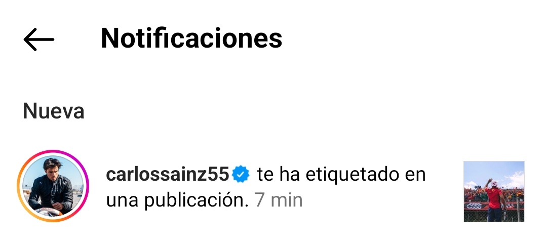_beleen__'s tweet photo. Vale, está a punto de darme un ataque 😭🌶️❤️ @Carlossainz55 #GradaCS55 #SpanishGP https://t.co/KioWe0HFyc