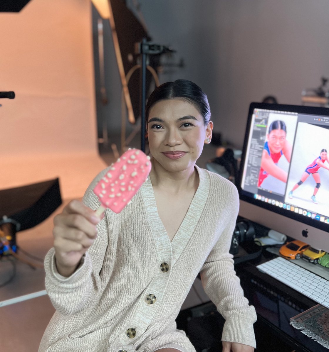AlyssaValdez2's tweet photo. Strawberry pinipig in between takes 🥰💕 @CoolSmashers 

*kasing sweet ko daw yung strawberry pinipig* 😂 @ella_dejesus https://t.co/JDAANMvskm