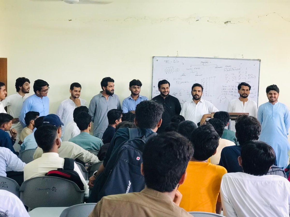 PSF_FUUAST_GC's tweet photo. جامعہ اردو سائنس کیمپس میں پیپلز اسٹوڈنٹس فیڈریشن کی جانب سے چیف آرگنائزر مسرور خان کی صدارت میں شعبہ وکالت کے طلباء و طالبات سے ملاقات کی گئی۔ جس میں طلباء کو تنظیم کا تعارف کروایا گیا، درپیش مسائل کے حل کی یقین دھانی کرائی گئی۔ https://t.co/44x7CPZXht