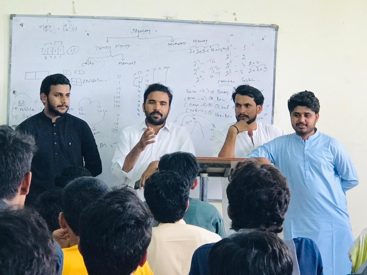PSF_FUUAST_GC's tweet photo. جامعہ اردو سائنس کیمپس میں پیپلز اسٹوڈنٹس فیڈریشن کی جانب سے چیف آرگنائزر مسرور خان کی صدارت میں شعبہ وکالت کے طلباء و طالبات سے ملاقات کی گئی۔ جس میں طلباء کو تنظیم کا تعارف کروایا گیا، درپیش مسائل کے حل کی یقین دھانی کرائی گئی۔ https://t.co/44x7CPZXht