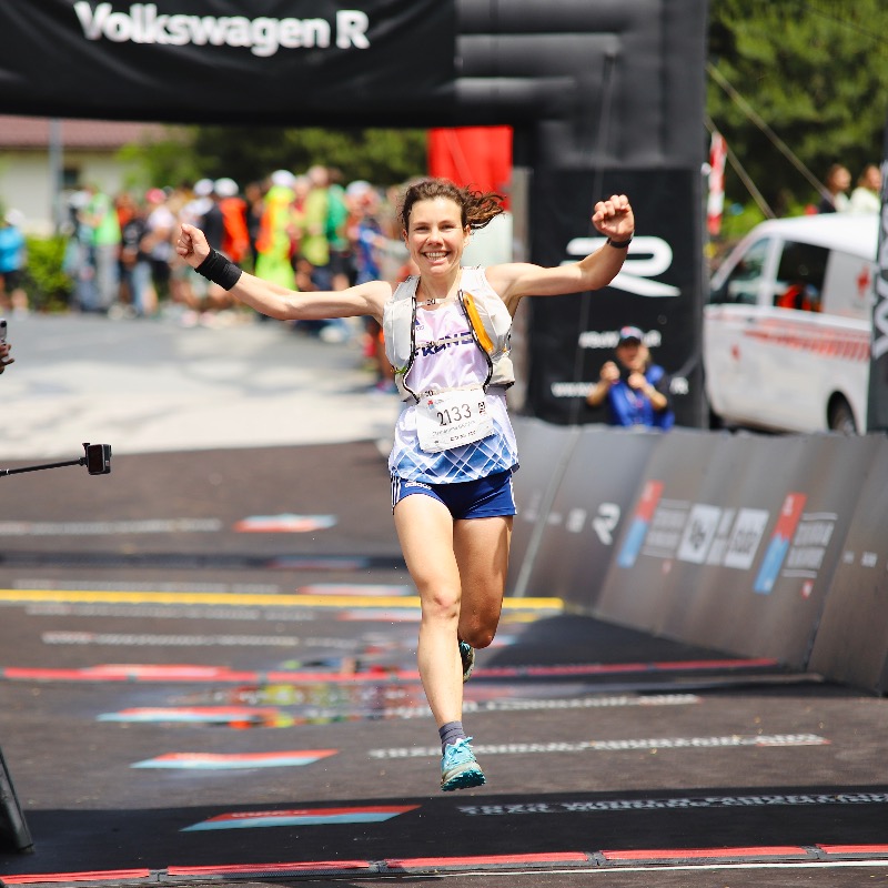 DecathlonEspana's tweet photo. Clémentine Geoffray, del equipo femenino #Evadict, se proclama Campeona del Mundo de Trail Corto en Innsbruck (Austria). 

¡Completó los 45 km y 3400 m de ascenso positivo en 4h53'12''! 🏆 🎖

¡Enhorabuena campeona! 👏