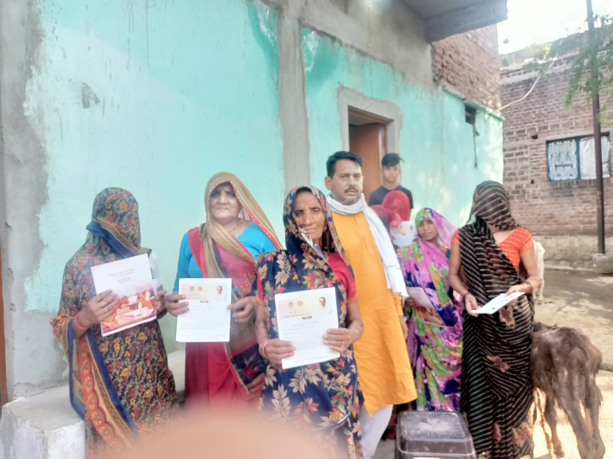 नारीयों के सम्मान में लाडली बहना योजना मैदान में
धन्यवाद <a href="/ChouhanShivraj/">Shivraj Singh Chouhan</a> <a href="/JM_Scindia/">Jyotiraditya M. Scindia</a>