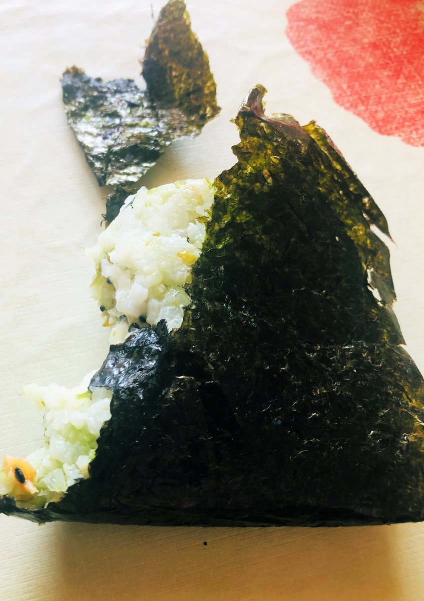 ypical_writer's tweet image. Ich werde nie lernen, wie man ein Onigiri richtig auspackt 🙈🙈
#JuneStyle 🤦‍♀️
