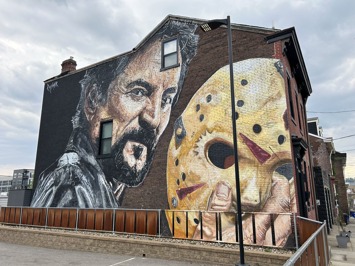 Visited the Creepshow house and mural, and the Tom Savini mural yesterday 😁