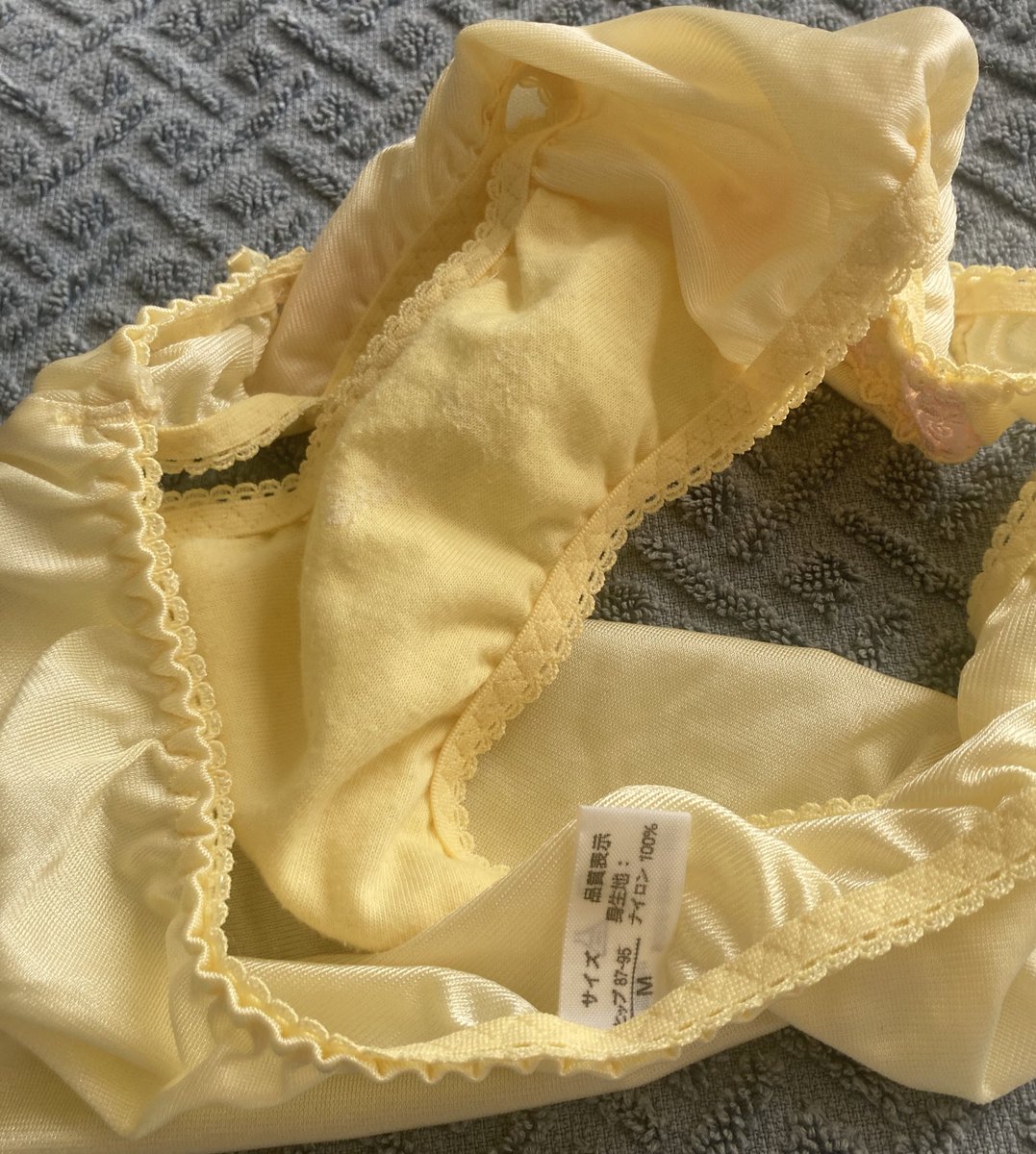 ogibosan's tweet photo. 今日のお義母さん

白のスキニーパンツに黄色のパンティ

今日も暑かったので汗臭満載でした。 https://t.co/T0pSMvBGUl