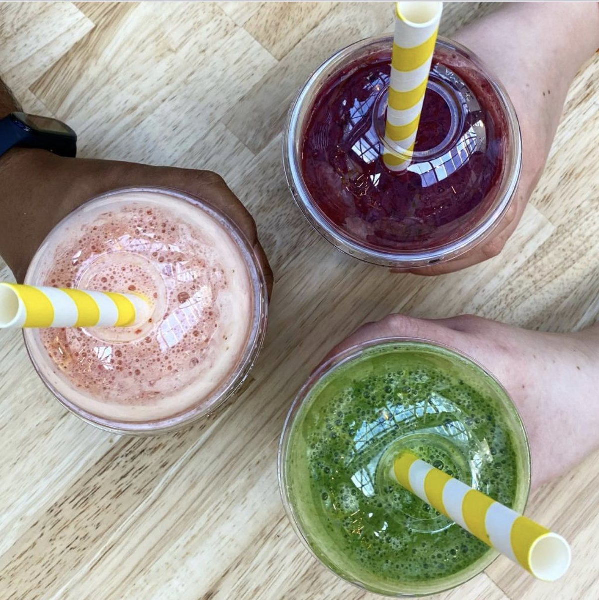 Amelie_Rest's tweet photo. Simple organic and healthy! You choose it we mix it 😋
We have a refreshing choice of smoothies for you - do pop by and enjoy 😀

#smoothies #cambridge #healthydrink #healthyfood #juice https://t.co/Ws1aYaoeEI