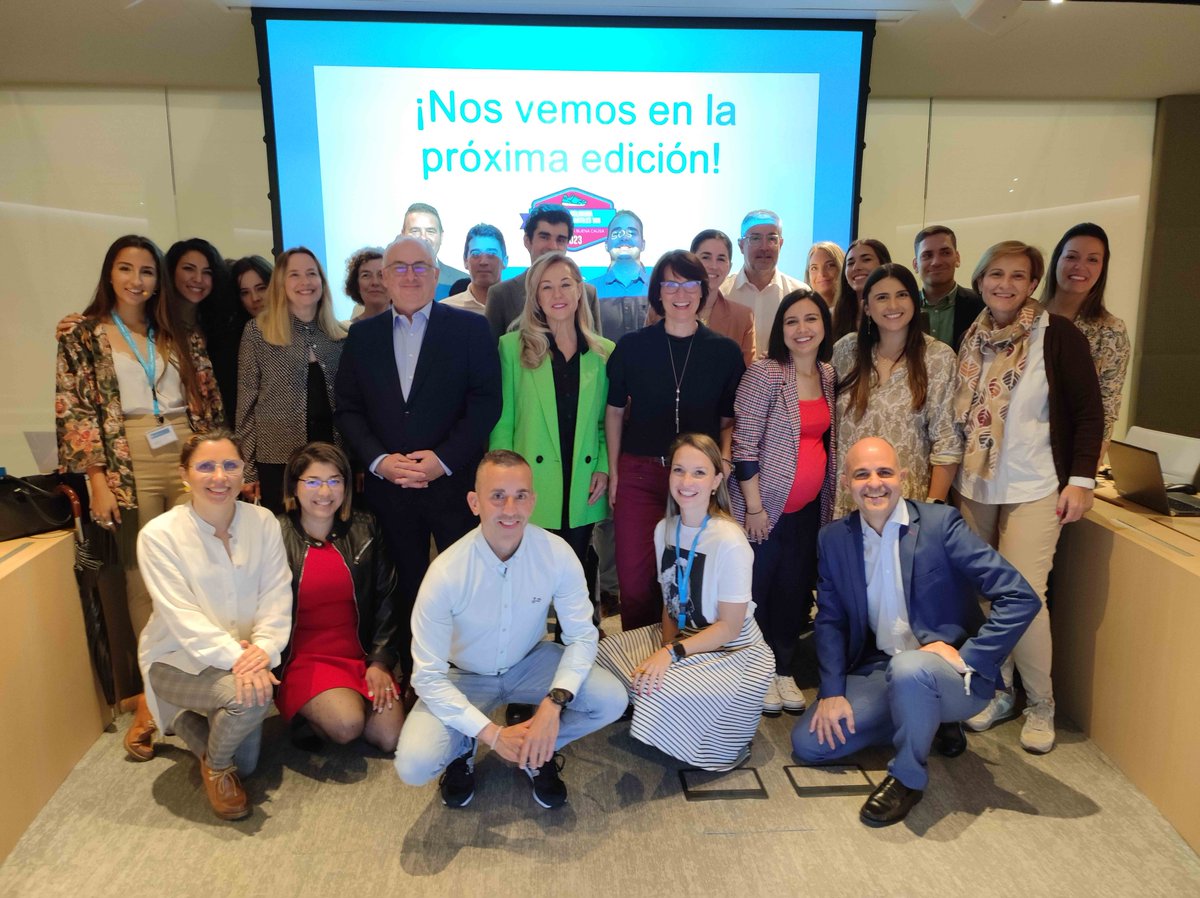 LeroyMerlinCorp's tweet photo. Recogemos el agradecimiento🎖️en la ceremonia de la 4ª Carrera Solidaria de Interempresas de @AldeasEspana, una iniciativa para recaudar fondos destinados  familias y menores de edad que se encuentran en situación de vulnerabilidad. ¡Gracias a todos los compañeros💚participantes! https://t.co/zXksSbX0jc