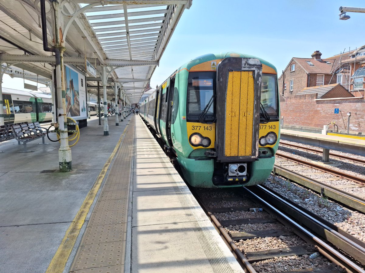 Good morning from sunny Bognor Regis. Here's 377143 waiting for me to take it to Three Bridges, before it carries on to Victoria.
#railwayworker #railwayfamily #trainlife #railway #railwaystation #travel #railways #bognorregis #train #sunshine #sunny #sunnyday #sussex #westsussex