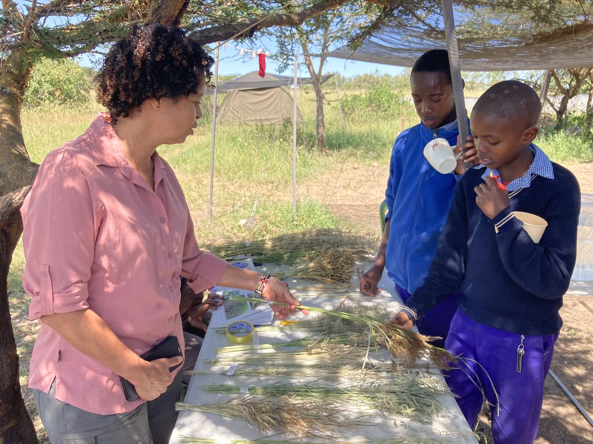 alvinkaunda's tweet photo. So glad to have joined @drpaulakahumbu @clementkiragu &amp; @pauline_kyalo at the @wildlifedirect field lab and watch this beautiful brilliant young minds in learning wildlife photography &amp; film making lesson that was lots of fun in the field work. https://t.co/2fbiB3kAct