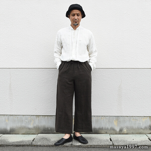 MASUYA1997's tweet photo. ジャンゴアトゥールの新作 “classic heavylinen easy widepants” を穿いています。
ジャンゴのイージーパンツで一番太いシルエットです。暑い時期も快適。
ゴム＆紐仕様の秀逸な腰周りは、穿きやすさはもちろんのこと、シャツをタックインした際の収まりもすごくいいです。

https://t.co/W2UtzB9nhg https://t.co/kIJwG8BxKD