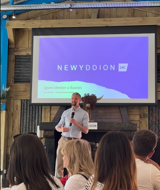 MenteraCymru's tweet photo. An Away Day to remember! 🙌

Yesterday, we held our Team Away Day at the fantastic Ysgubor, Bargoed Farm! ☀
We were honored to welcome Broadcast Journalist @iwan_griff as our guest speaker, sharing his inspiring experiences. 👏 https://t.co/hSBt4yoMLr