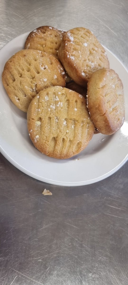 Our chef has prepared warm out of the oven home-made shortbread. A perfect ending for our lunch today. YUM!  #foodie #schoollunches #HappyFriday