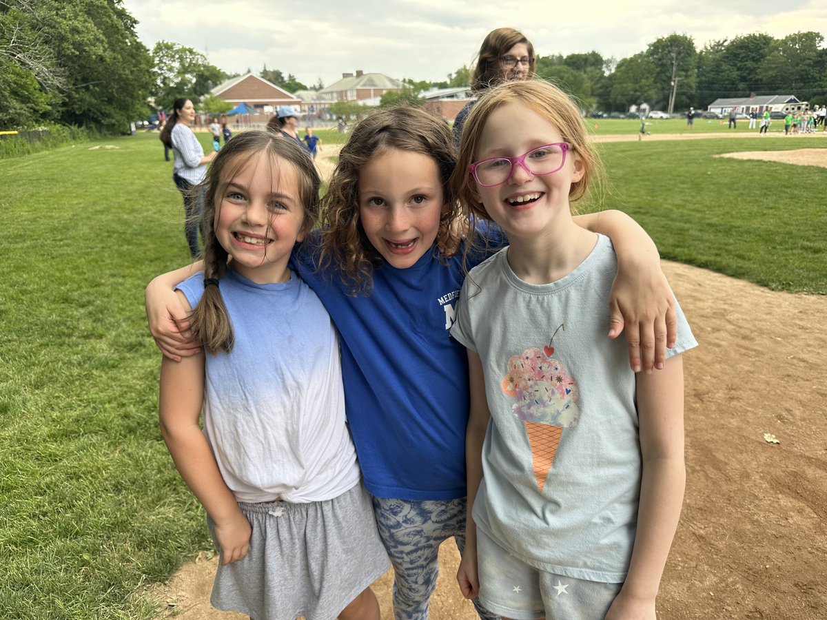 Medfield_SC's tweet photo. There are 4 days left of school! To celebrate we’re sharing daily photos from around the district.
Yesterday, Memorial students had a blast at field day!
#medfieldps #mempk1 @JeffreyJMarsden https://t.co/q2g2LIPmhF