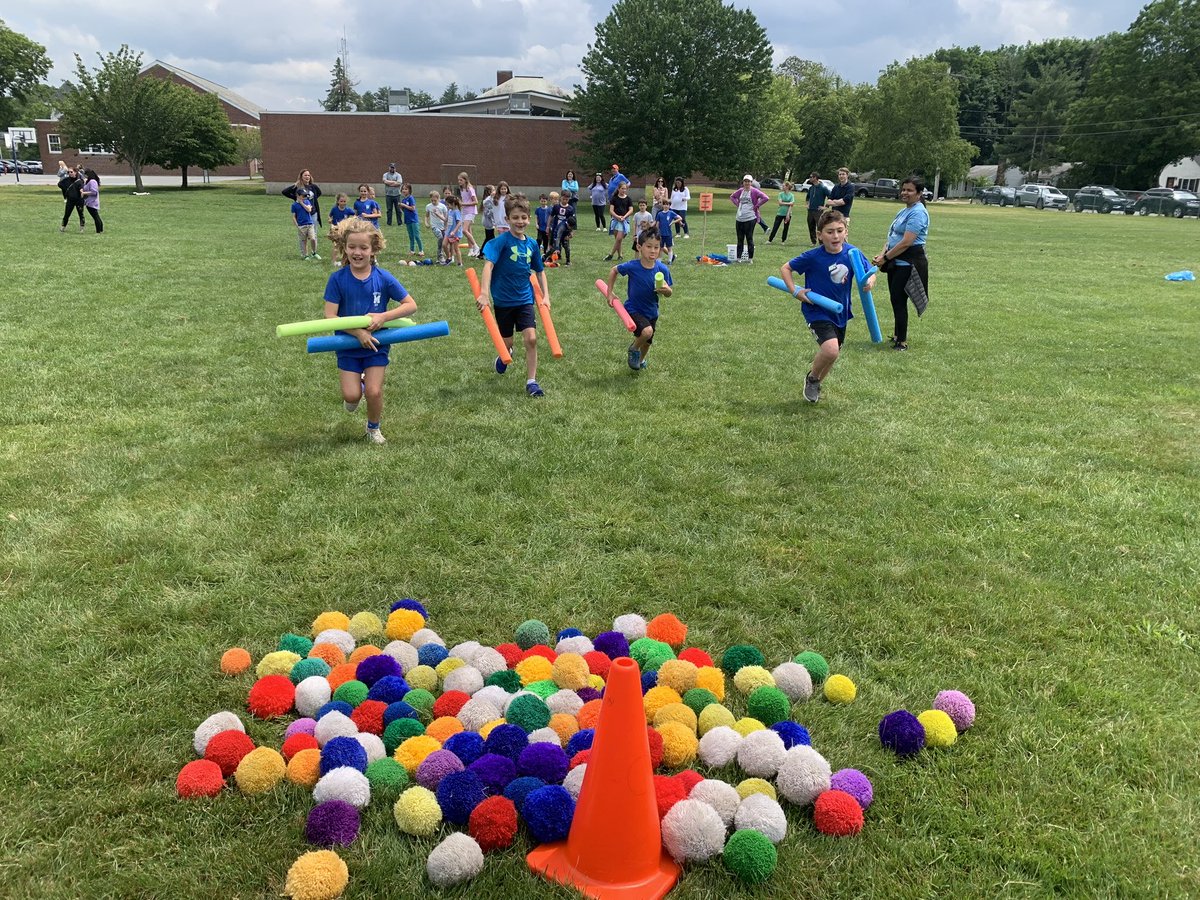 Medfield_SC's tweet photo. There are 4 days left of school! To celebrate we’re sharing daily photos from around the district.
Yesterday, Memorial students had a blast at field day!
#medfieldps #mempk1 @JeffreyJMarsden https://t.co/q2g2LIPmhF