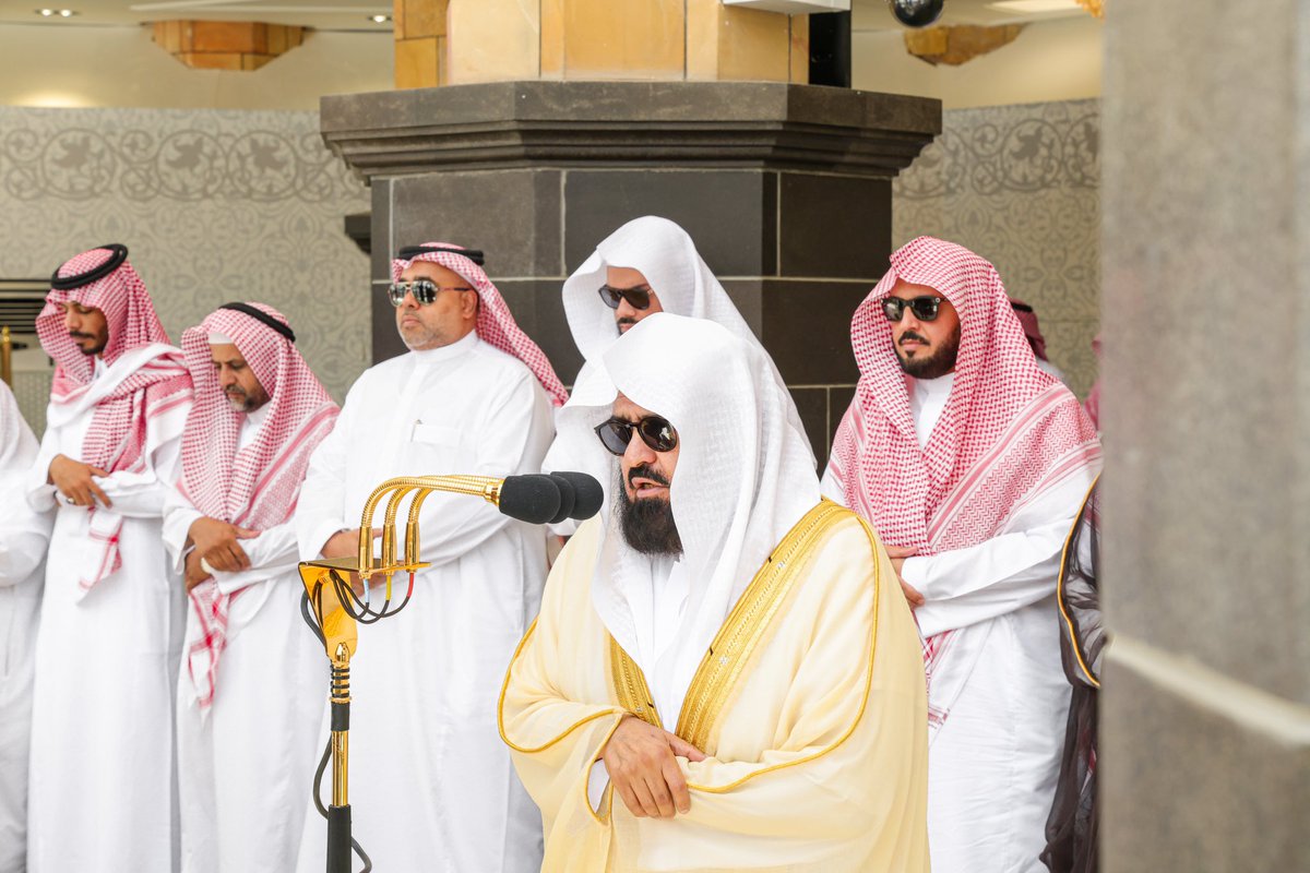 معالي الشيخ أ.د #عبدالرحمن_السديس في خطبة الجمعة #بالمسجد_الحرام :الدعوات المغرضة التي تستهدف المجتمعَات الإسلامية ليس وراءها إلا هدمها وتفكُّكها وإخلالُ أمنها واستقرارها والمفاهيم الشرعية التي يستخدمونها لجر المجتمعات باتت واضحة مكشوفة الأهداف