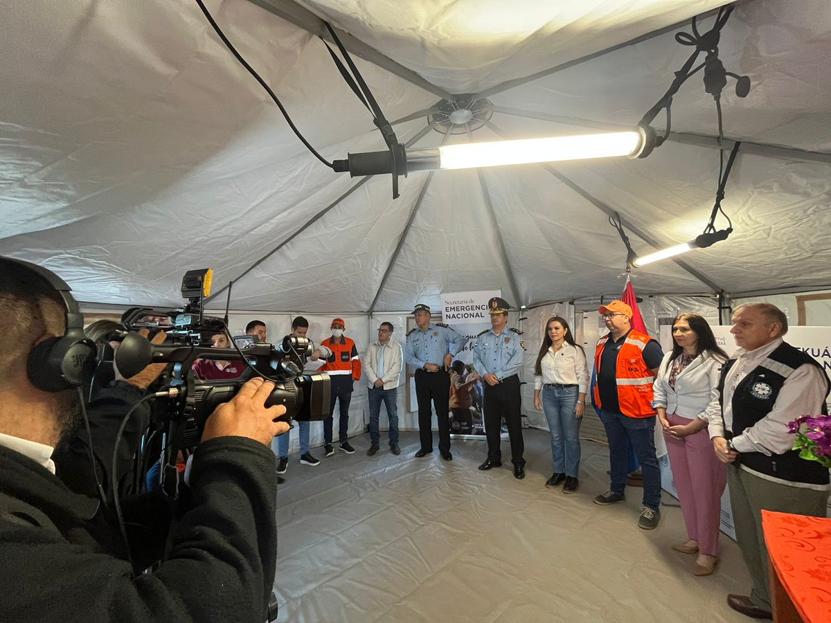senparaguay's tweet photo. #Ahora | #OperativoInvierno | La ministra @ZunyBorja habilita oficialmente el albergue instalado en la costanera Norte de Asunción, para brindar protección por bajas temperaturas a personas en situación de calle.Este servicio está instalado en varias ciudades del interior. https://t.co/FcSEIjwgHd
