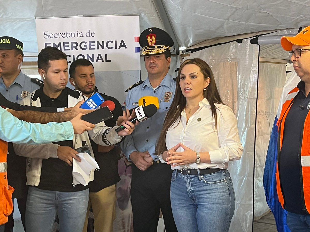 senparaguay's tweet photo. #Ahora | #OperativoInvierno | La ministra @ZunyBorja habilita oficialmente el albergue instalado en la costanera Norte de Asunción, para brindar protección por bajas temperaturas a personas en situación de calle.Este servicio está instalado en varias ciudades del interior. https://t.co/FcSEIjwgHd