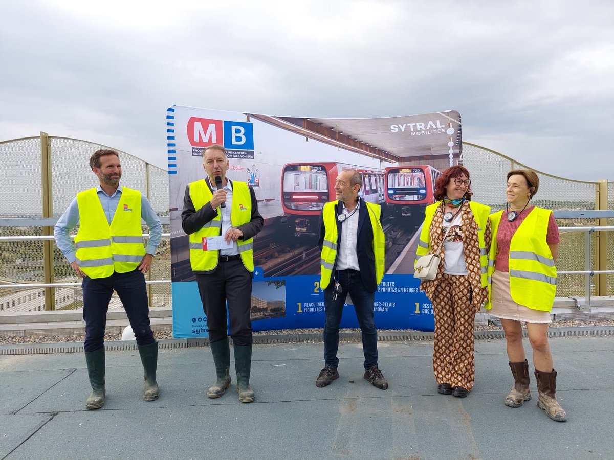 brunobernard_fr's tweet photo. 🥁 La fin des travaux du prolongement du Métro B jusqu'à Oullins et Saint-Genis Laval approche 🚝

➜ 2 nouvelles stations
➜ 2,4 kilomètres de prolongement

Des équipes formidables qui ont travaillé des milliers d'heures depuis maintenant 5 ans. 👏

Rendez-vous en Octobre 2023. https://t.co/lUCXJIc1vi