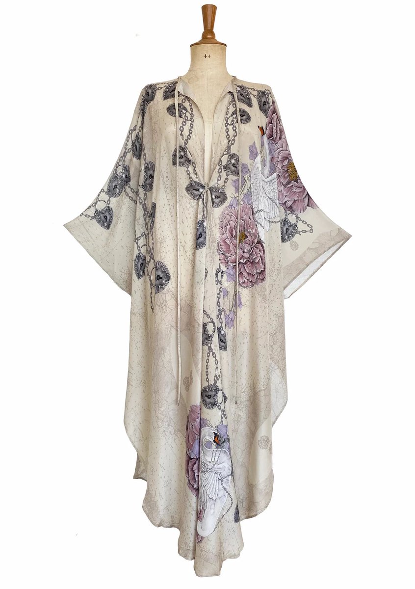 Here’s what I’ve been working on.. <a href="/SheSanctuary/">SheSellsSanctuary</a> &amp; I are raffling the Éadach pieces that were worn by the An Irish Goodbye team to the Oscars to raise funds for the mighty <a href="/WomensAidNI/">Women's Aid NI</a>. First up.. the Children of Lir Crepe de Chine cape. Tickets here: shesellssanctuary.bigcartel.com