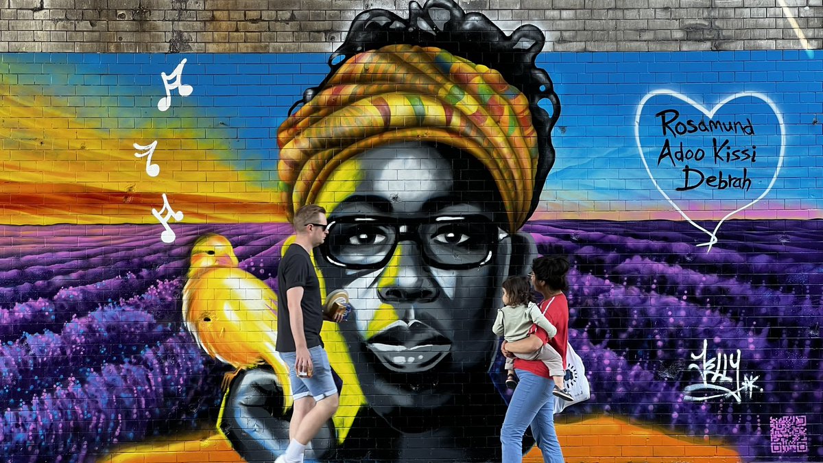 LDN_Culture's tweet image. A joy to see Lewisham’s #BlackIcons celebrated in the streets of Brockley!

🦜Rosamund Adoo Kissi Debrah @EllaRoberta by @JellyArtist

👯‍♀️ @AlleyneDance sisters by @Crazivity

This @BrockleyMax driven project was funded by the Mayor’s Commission for Diversity in the Public Realm.