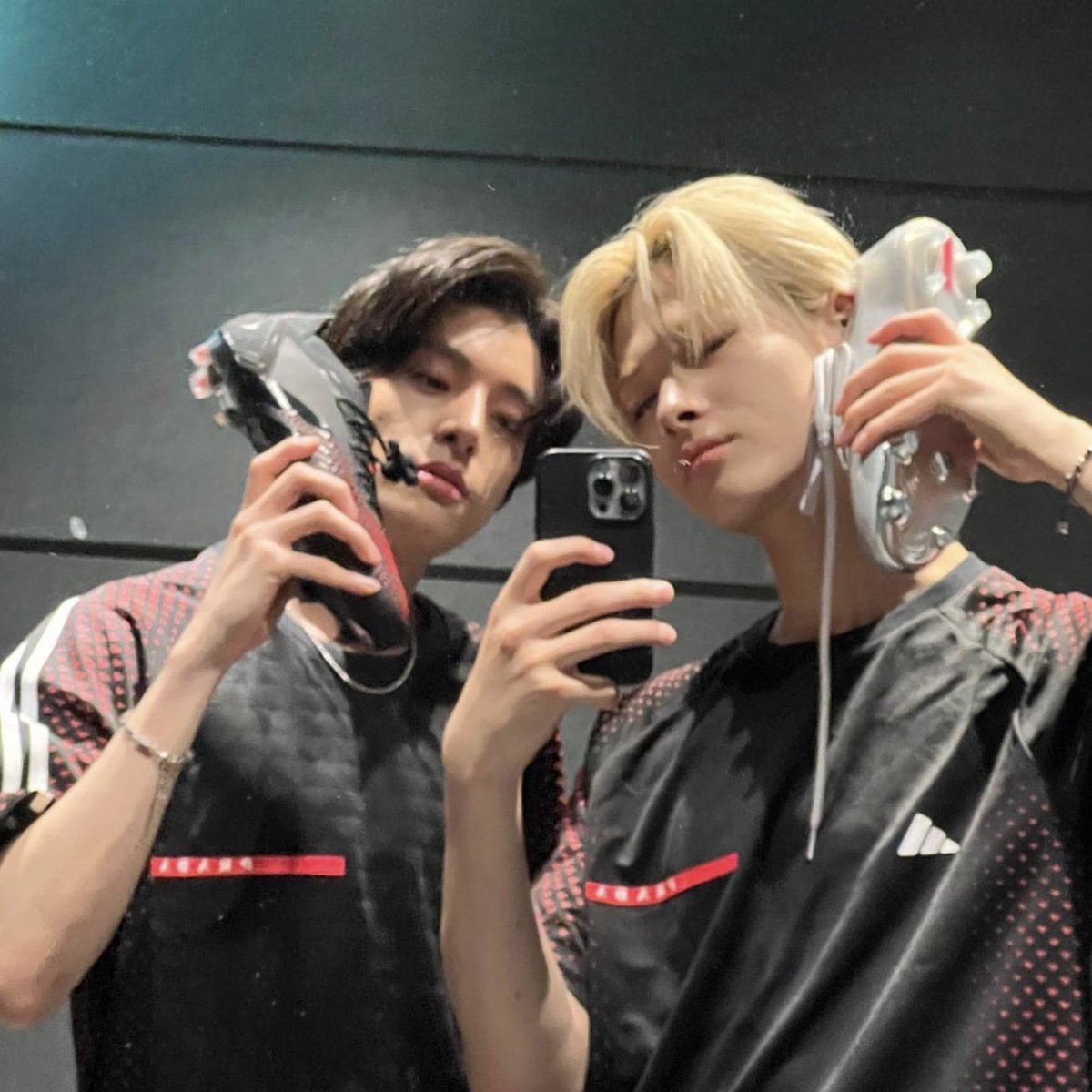 gumilvsjay's tweet photo. WAIT https://t.co/AHnpYDJIhK