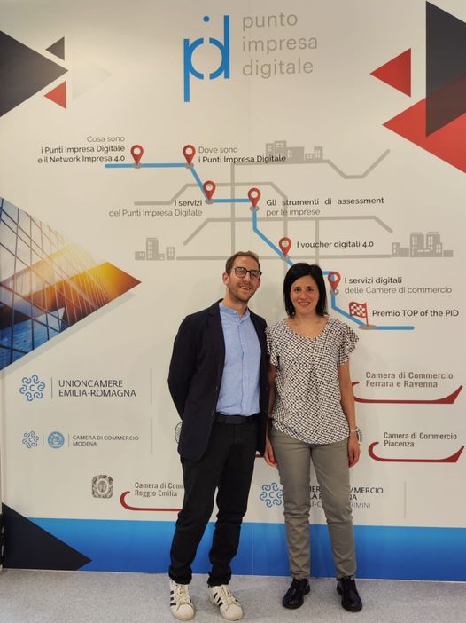 CamComParma's tweet photo. Oggi a @bolognafiere #r2b2023 #workshop su vantaggi ambientali ed economici delle #CER #comunitàenergeticherinnovabili,politiche regionali e #servizi delle #CDC per #transizionedigitale ed #ecologica.In foto Cecilia Bonati del Pid Parma, coi colleghi dei PID Ravenna,Reggio Emilia https://t.co/YY4OPsox3q
