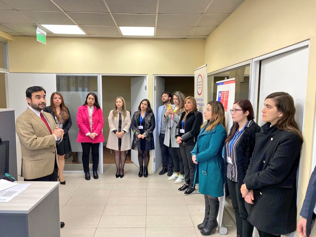 SubseJusticiaCl's tweet photo. En #GobiernoenTerreno #RegióndelMaule, subsecretario @jgajardofalcon inicia agenda de trabajo realizando visita a Programa “La niñez y la adolescencia se defienden” en Talca @Cajmaule. La representación jurídica de niños, niñas y adolescentes es clave para el acceso a la justicia https://t.co/XULBa671tb
