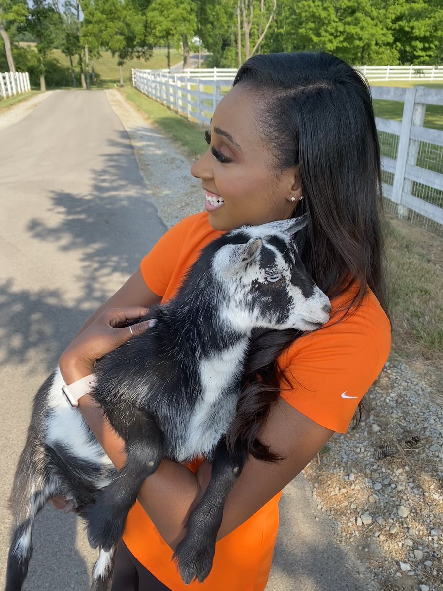 Also happening this weekend - Charm at the Farm!! More than 100 vendors and snuggles from mocha 🥰 <a href="/FOX19/">FOX19 NOW</a>