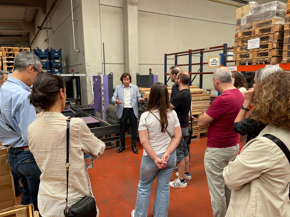 ITA_tecnologia's tweet photo. Los alumnos de #T_Program de @ITAINNOVA visitan las instalaciones de Walter Martínez, ejemplo de innovación en procesos. https://t.co/Mq7fdO7iGx