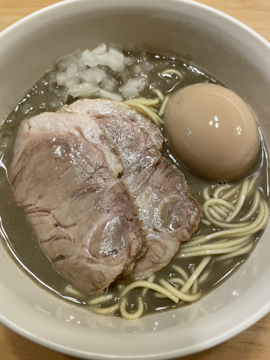 book_kt's tweet photo. 煮干そば作成 第４弾

煮干＋ガラ＋もみじ
今回は初めてもみじってやつを使ってみた
買ったところが良かったのか下処理も思ったより大変ではなく、おいしい出汁が取れた
今までで1番旨いかもと思ったけど、第２弾は超えれてない感じ
煮干がイマイチな感じだったかなー https://t.co/hs1oCqrl8R