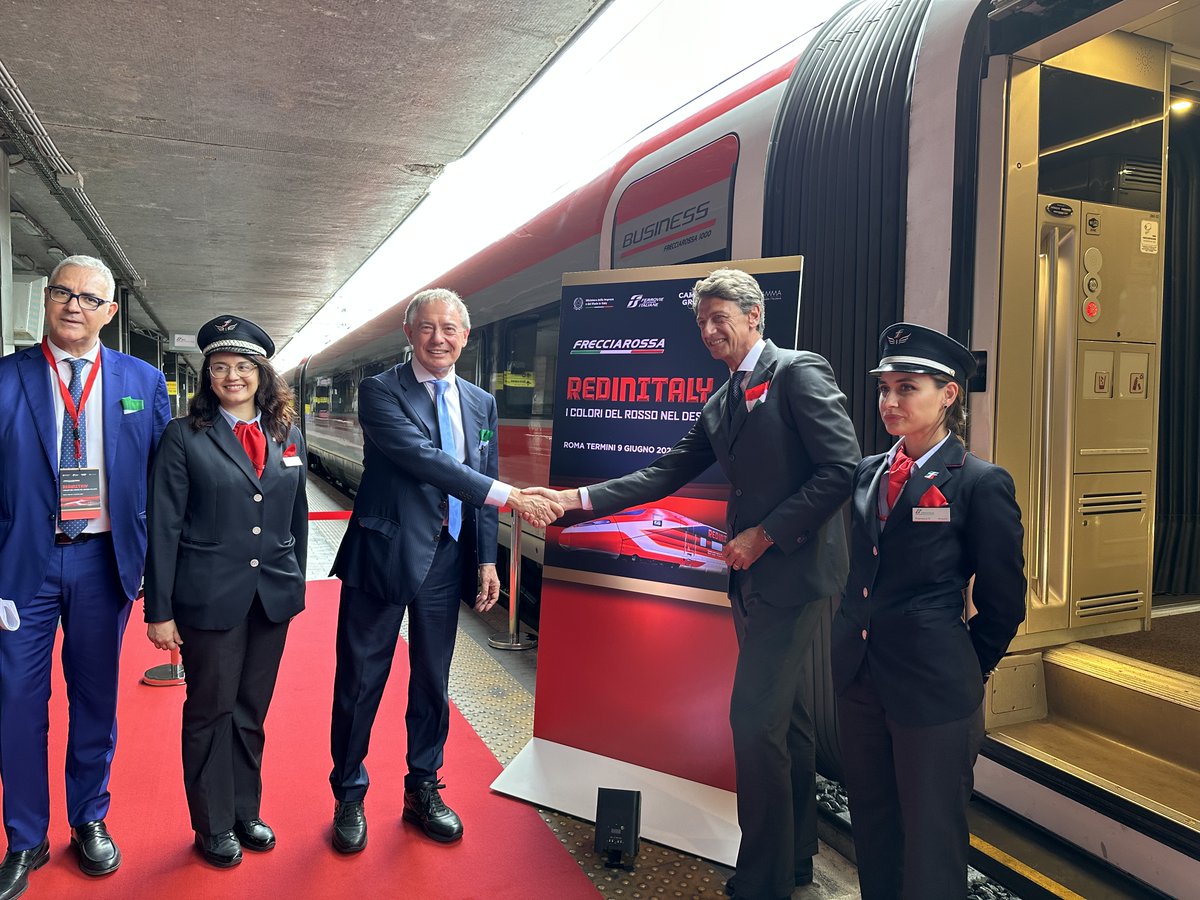 mimit_gov's tweet image. 🟥 #RedinItaly
Inaugurato a #RomaTermini il #FrecciaRossa che pubblicizza la mostra sul colore #rosso nel design italiano alla presenza del ministro @adolfo_urso, di Luigi Corradi ad di #Trenitalia e Aldo Davoli di @GruppoCampari.
@Altagamma_it @fsitaliane
