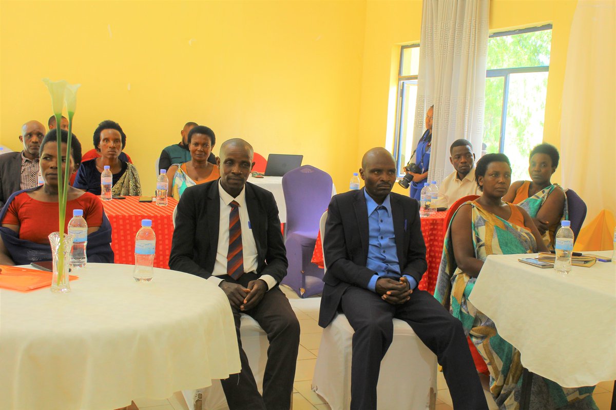 peace_pdn's tweet photo. We attended the graduation ceremony for FFS facilitators in the @KarongiDistr and @RutsiroDistrict   who have been undergoing training in CA, good agricultural practices, and facilitation techniques for the past four months. https://t.co/8vCHGxKGk7